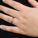 Anel Três Fios com Trevo Verde em Detalhe Romano Semijoia Aço Inox Dourado