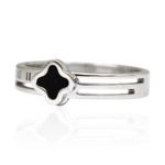 Anel Três Fios Com Trevo Preto Em Detalhe Romano Semijoia Aço Inox Prateado