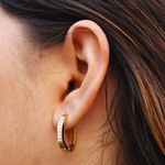Brinco Argola Oval com Zircônias Aço Inoxidável Dourado