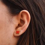 Brinco Trevo Vermelho Liso Aço Inoxidável Dourado