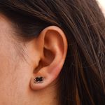 Brinco Trevo Preto Liso Aço Inoxidável