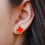 Conjunto Brinco e Colar Trevo Vermelho Liso Aço Inoxidável Dourado 