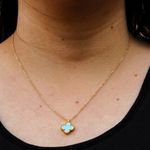 Conjunto Brinco e Colar Trevo Azul Liso Aço Inoxidável Dourado 