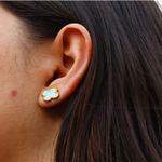 Conjunto Brinco e Colar Trevo Azul Liso Aço Inoxidável Dourado 