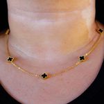 Colar Mini Trevos Preto Aço Inoxidável Dourado 