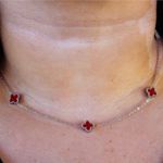 Colar Mini Trevos Vermelho Aço Inoxidável 