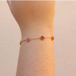 Pulseira Mini Trevo Vermelho Aço Inoxidável Dourado 