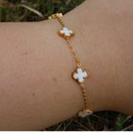 Pulseira Mini Trevo Branco Aço Inoxidável Dourado 