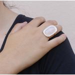 Anel Retangular Semijoia Banho De Ouro 18k Quartzo Rosa Com Detalhe Em Ródio e Ajustável