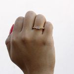 Anel Ajustável Solitário Baguete com Zircônias Semijoia Banho de Ouro 18K