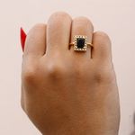 Anel Ajustável Retangular Zircônia Preta Coroado Semijoia Banho de Ouro 18K