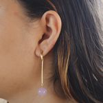 Brinco Palito Pedra Natural Jade Lilás Claro Semijoia Banho De Ouro 18k