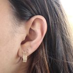 Brinco Argola 3 Fileiras de Zircônias com Gotas Vazadas Semijoia Banho de Ouro 18K