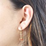Brinco Argola com Pingente Borboleta de Zirconia Vermelha by Kumbayá Joias