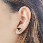 Brinco Coração de Zircônia Preta Banhado a Ouro 18K