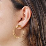 Brinco Pêndulo com Três Círculos Texturizados Banho de Ouro 18K