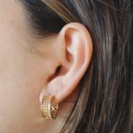Brinco Argola Cravejada de Zircônias Banho de Ouro 18K