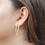 Brinco Zircônias e Spikes Banho de Ouro 18K
