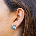 Brinco Oval Zircônia Azul Banho de Ouro 18K