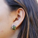 Brinco Oval Zircônia Verde Banho de Ouro 18K