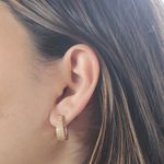 Brinco Argola Oval Cravejada Semijoia Banho de Ouro 18K 