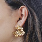 Brinco Pétalas Banho de Ouro 18K