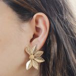 Brinco Meia Flor Banho de Ouro 18K