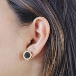 Brinco Redondo Preto com Zircônias Banho de Ouro 18K