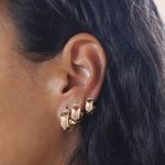 Brinco Trio Argolas Texturizadas com Coração Vazado Banho de Ouro 18K