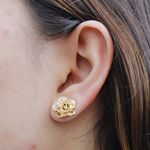 Brinco Rosa com Zircônias Banho de Ouro 18K