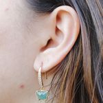 Brinco Argola Gancho Cravejado e Borboleta Verde Banho de Ouro 18K