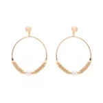 Brinco Círculo Vazado Pérola com Trançados by Kumbayá Joias 