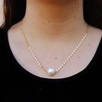 Conjunto Brinco e Colar De Pérolas Com Plaquinhas By Kumbayá Joias