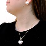 Conjunto Brinco e Colar de Pérolas em formato de Coração Semijoia Banho de Ouro 18K 