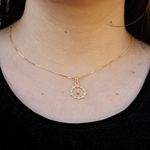 Colar Círculo Vazado com Zircônias e Corrente Veneziana Banho de Ouro 18K