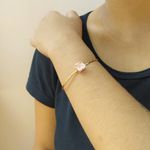 Pulseira Bracelete Com Carrê Semijoia Banho De Ouro 18k Cristal Rosa