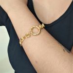 Pulseira Círculo Vazado Torcido e Elos Redondos By Kumbayá Joias