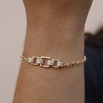 Pulseira Elo Português com Elos Quadrados Cravejados de Zircônia Banho de Ouro 18K