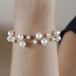 Pulseira Arabesco Bolas Grandes e Médias de Pérolas Banho de Ouro 18K
