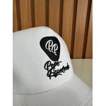 Boné Trucker Branco Assinatura Pepê Figueiredo 