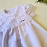 Vestido Batizado Alfaiataria com Detalhe em Renda