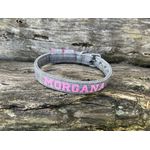 COLEIRA BABY PERSONALIZADA 3cm cinza riscado com nome em rosa claro