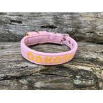 COLEIRA BABY PERSONALIZADA 3cm rosa bebê com nome em amarelo petróleo