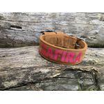COLEIRA PERSONALIZADA 5cm camurça ocre com nome em rosa pink 