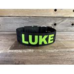 COLEIRA PERSONALIZADA 5cm preta com nome verde fluorescente