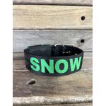 COLEIRA PERSONALIZADA 5cm preta com o nome em verde bandeira