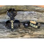 KIT PEITORAL PREMIUM PERSONALIZADO, COLEIRA PERSONALIZADA COURO SINTÉTICO E GUIA DE PASSEIO preto e dourado