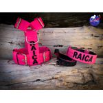 KIT PEITORAL PERSONALIZADO POLIÉSTER COMUM, COLEIRA PERSONALIZADA COURO SINTÉTICO E GUIA DE PASSEIO rosa e preto