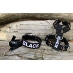 KIT PEITORAL PERSONALIZADO POLIÉSTER COMUM, COLEIRA PERSONALIZADA COURO SINTÉTICO E GUIA DE PASSEIO preto e branco