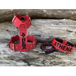 KIT PEITORAL PERSONALIZADO POLIÉSTER COMUM, COLEIRA PERSONALIZADA COURO SINTÉTICO E GUIA DE PASSEIO vermelho e preto